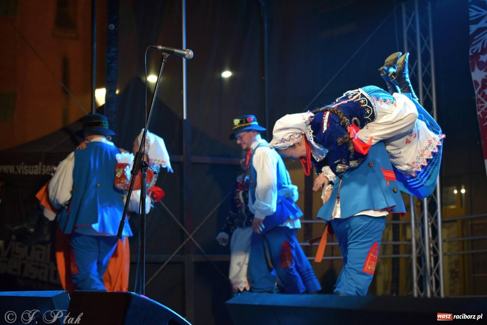 Zdjęcie w galerii na portalu naszraciborz.pl: Taneczny finał raciborskiego jarmarku wiadomości z regionu