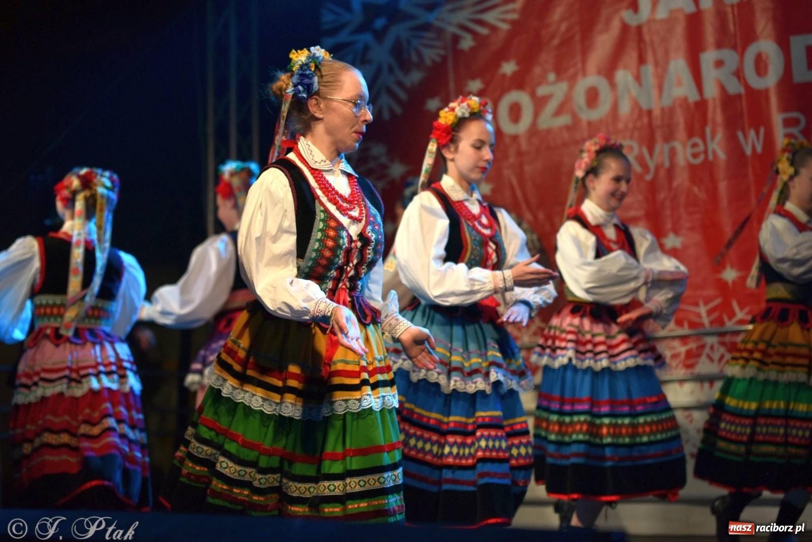 Zdjęcie w galerii na portalu naszraciborz.pl: Taneczny finał raciborskiego jarmarku wiadomości z regionu