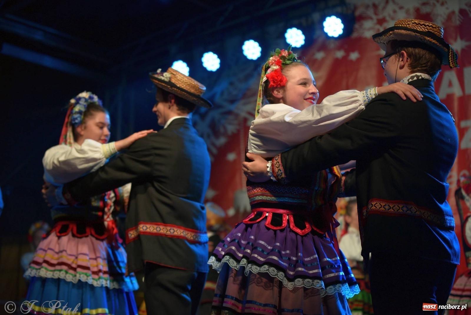 Zdjęcie w galerii na portalu naszraciborz.pl: Taneczny finał raciborskiego jarmarku wiadomości z regionu