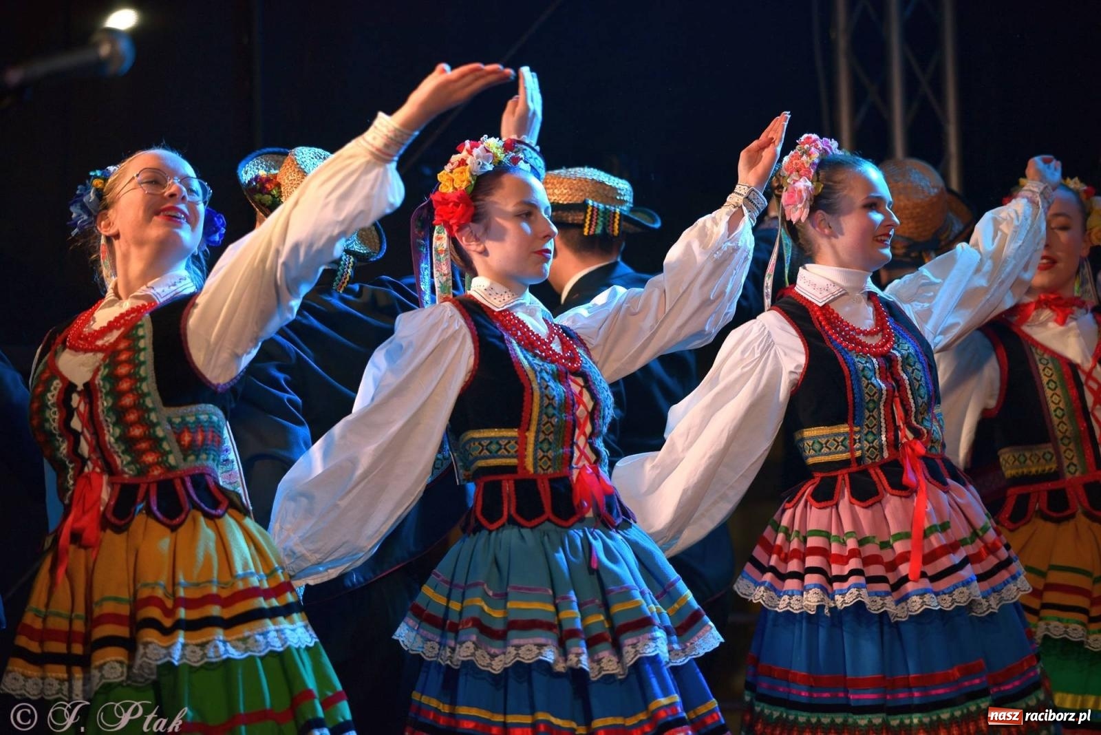 Zdjęcie w galerii na portalu naszraciborz.pl: Taneczny finał raciborskiego jarmarku wiadomości z regionu