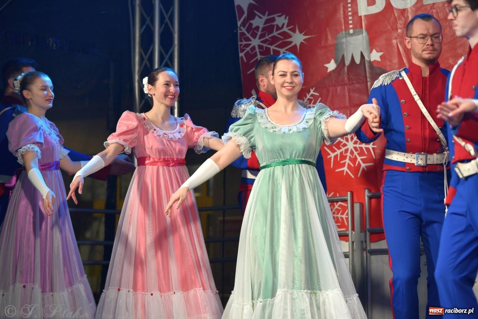 Zdjęcie w galerii na portalu naszraciborz.pl: Taneczny finał raciborskiego jarmarku wiadomości z regionu
