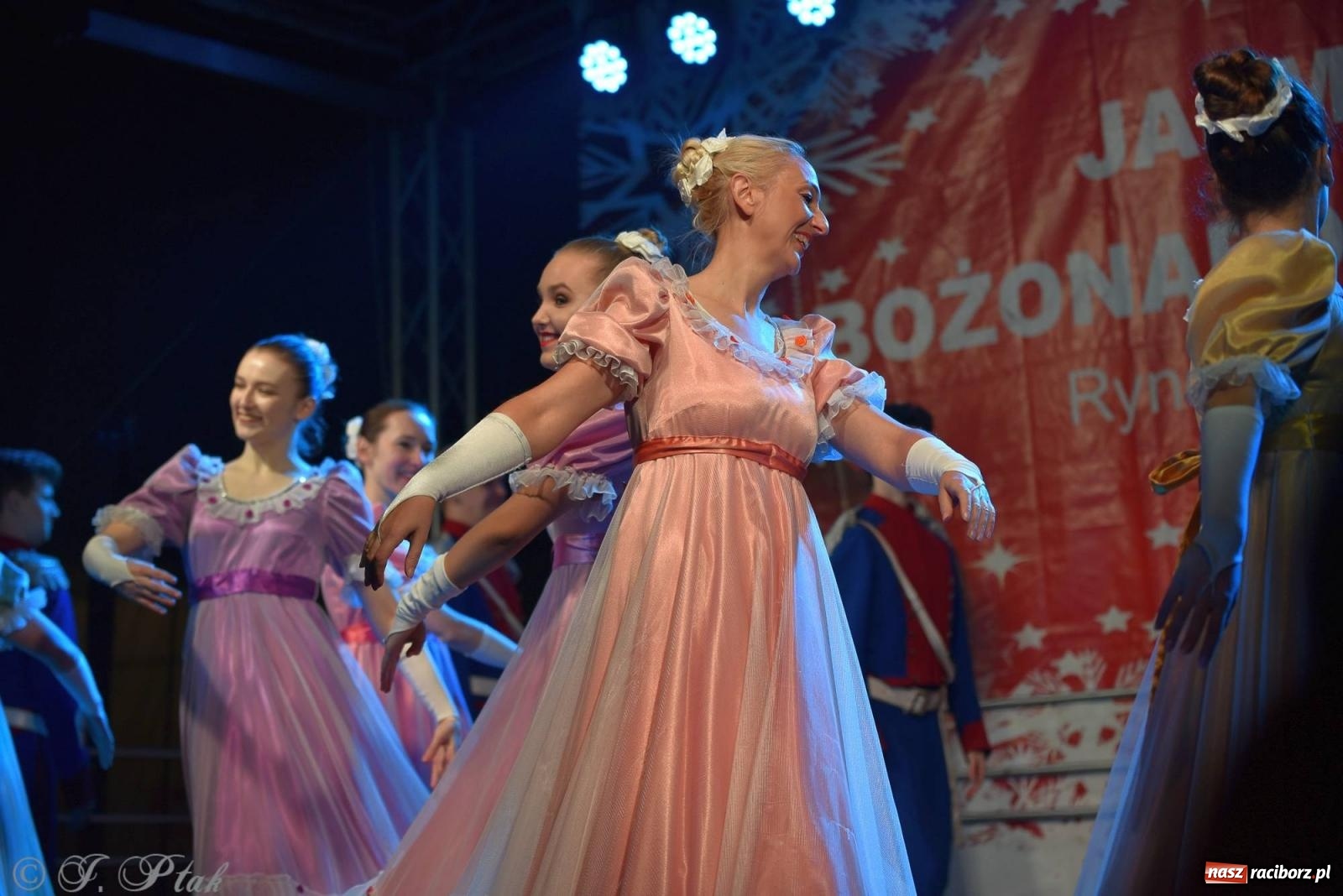 Zdjęcie w galerii na portalu naszraciborz.pl: Taneczny finał raciborskiego jarmarku wiadomości z regionu