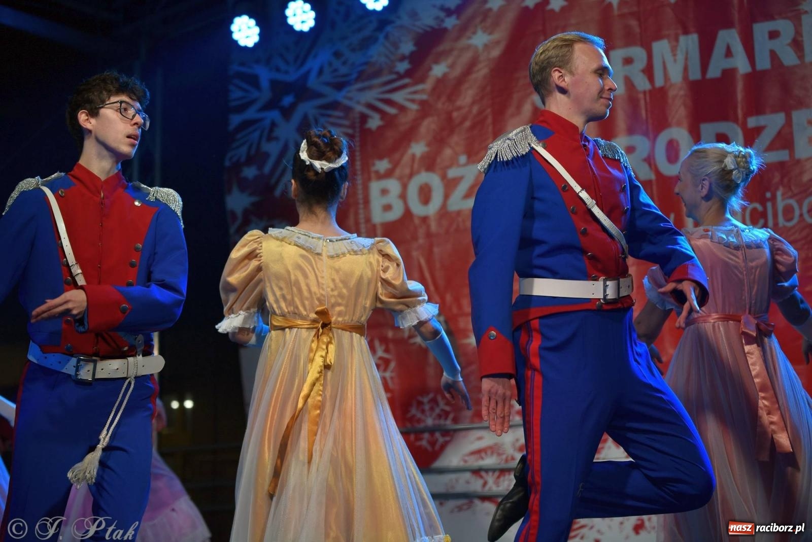 Zdjęcie w galerii na portalu naszraciborz.pl: Taneczny finał raciborskiego jarmarku wiadomości z regionu