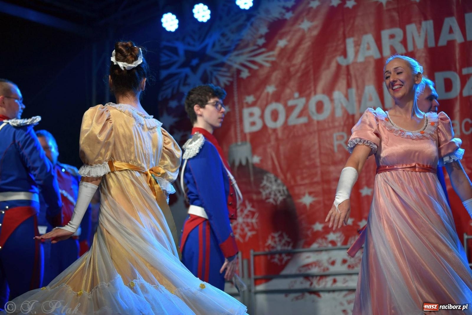 Zdjęcie w galerii na portalu naszraciborz.pl: Taneczny finał raciborskiego jarmarku wiadomości z regionu
