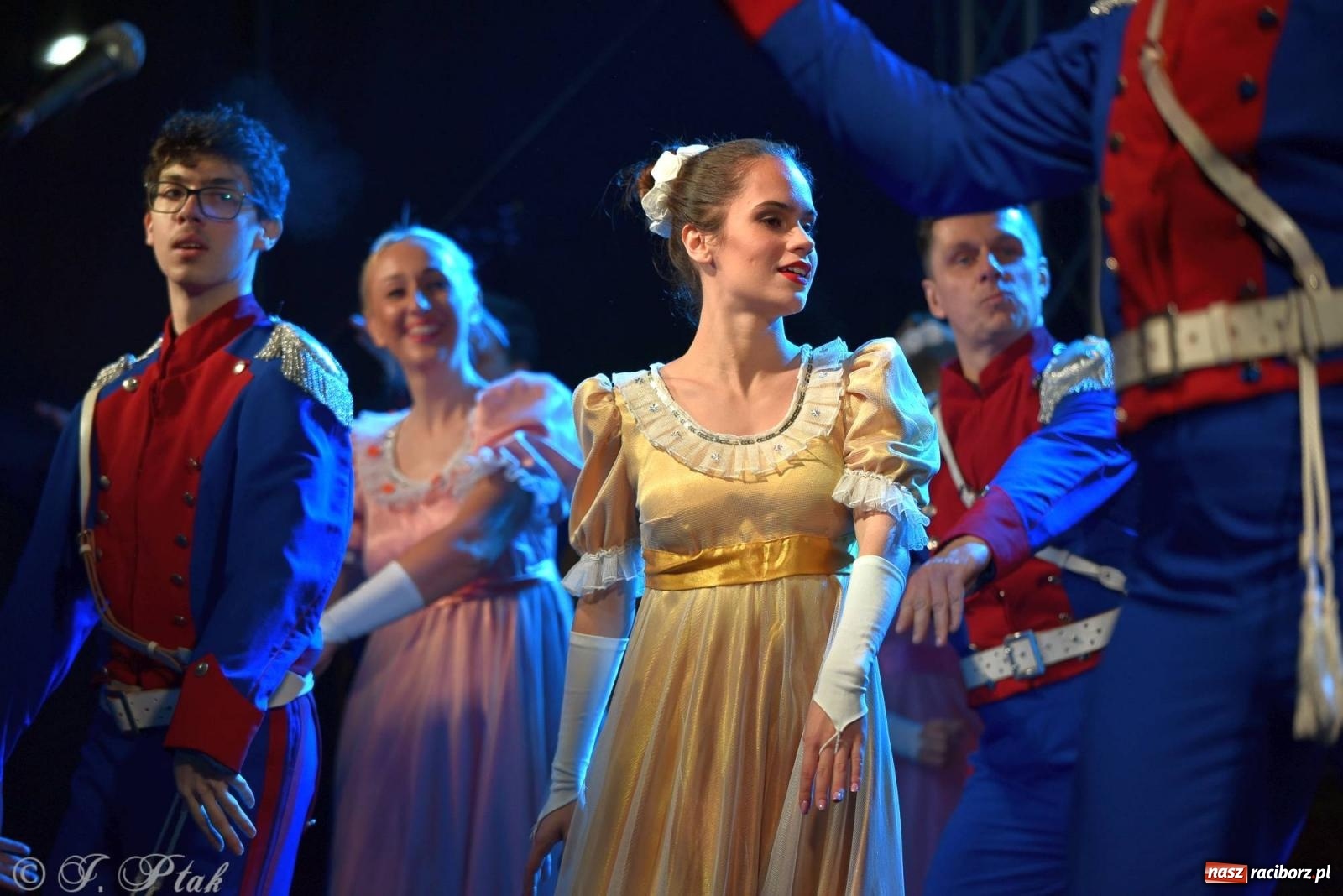 Zdjęcie w galerii na portalu naszraciborz.pl: Taneczny finał raciborskiego jarmarku wiadomości z regionu