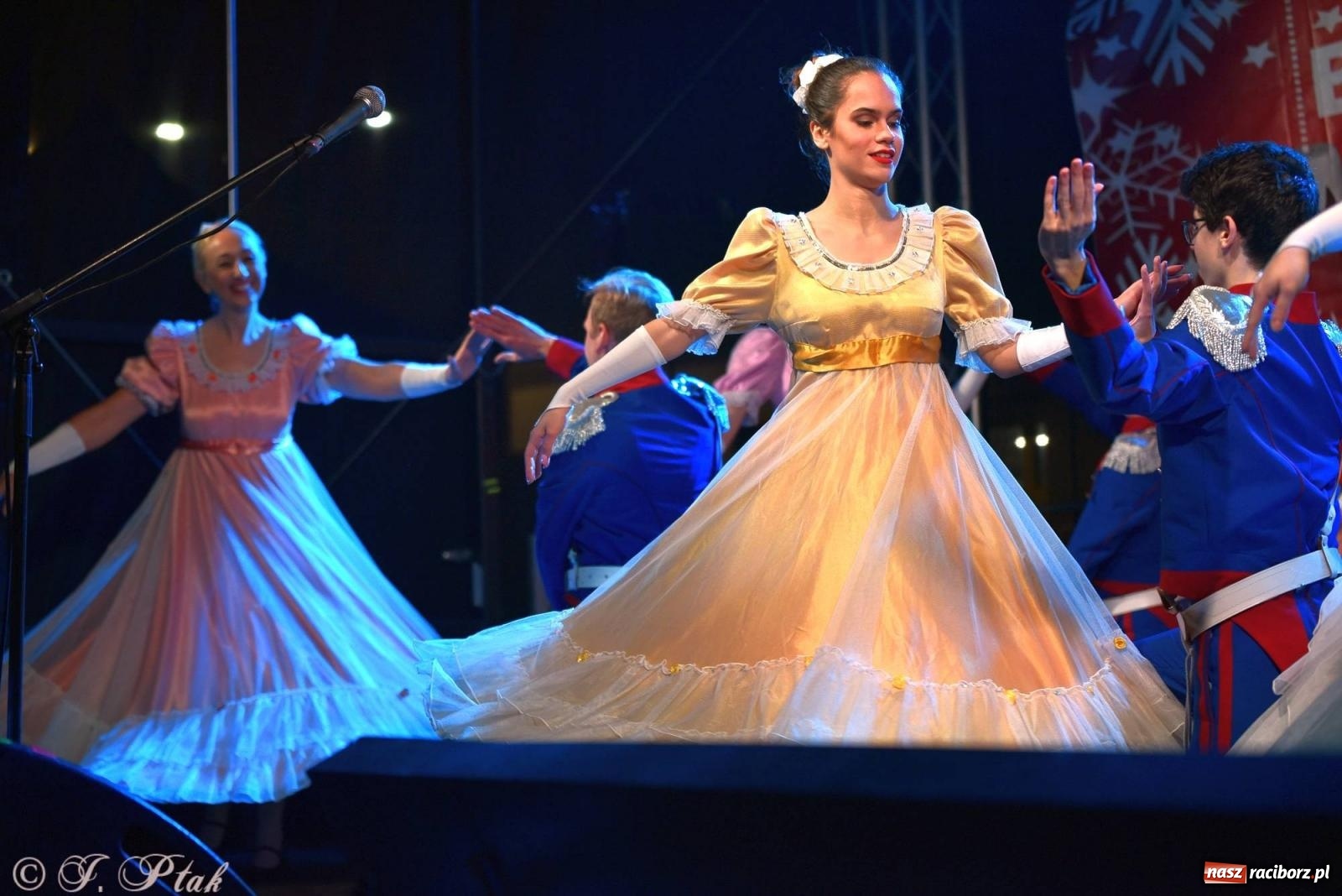 Zdjęcie w galerii na portalu naszraciborz.pl: Taneczny finał raciborskiego jarmarku wiadomości z regionu