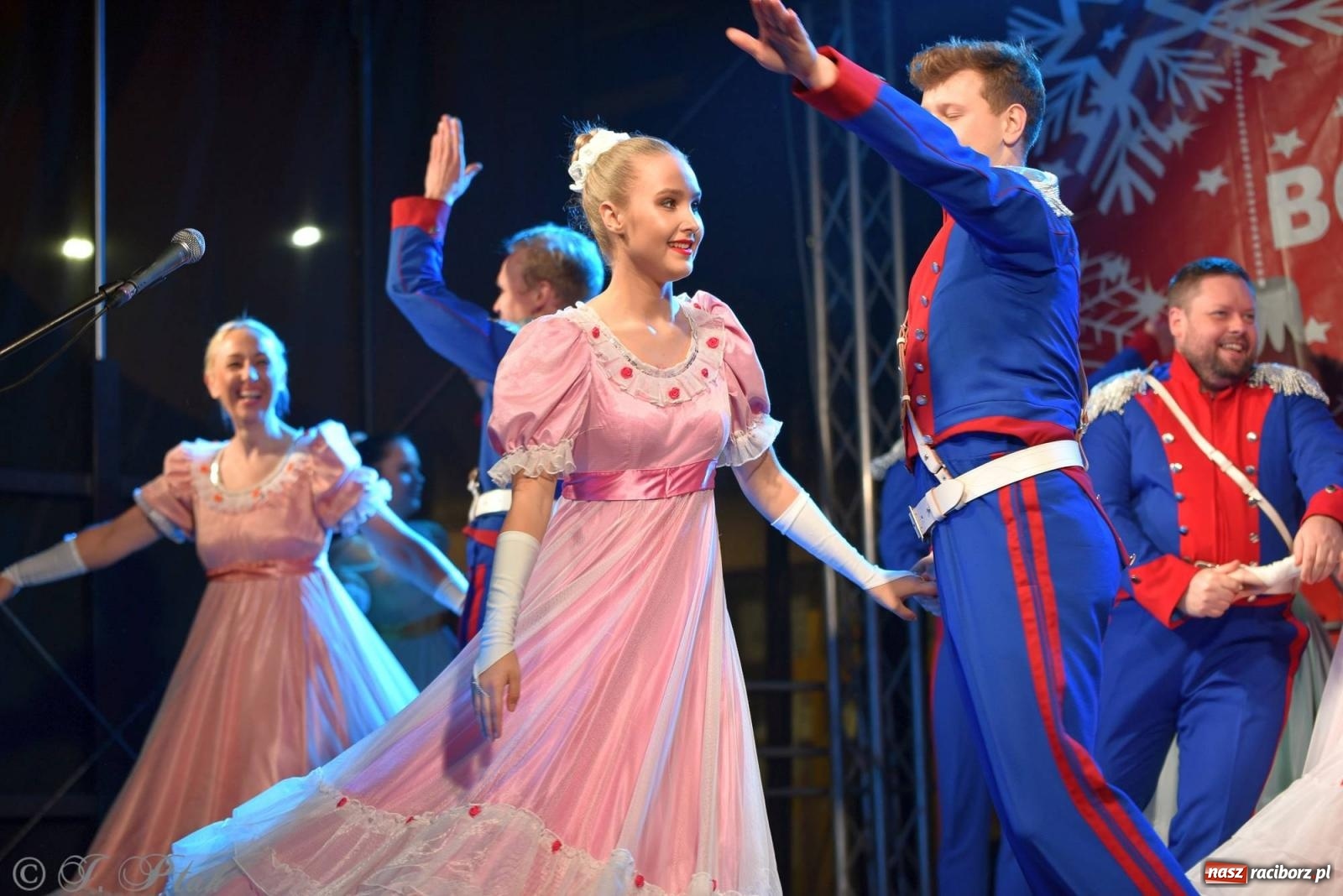 Zdjęcie w galerii na portalu naszraciborz.pl: Taneczny finał raciborskiego jarmarku wiadomości z regionu