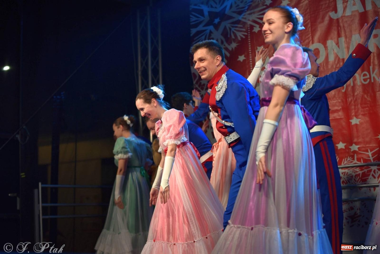 Zdjęcie w galerii na portalu naszraciborz.pl: Taneczny finał raciborskiego jarmarku wiadomości z regionu