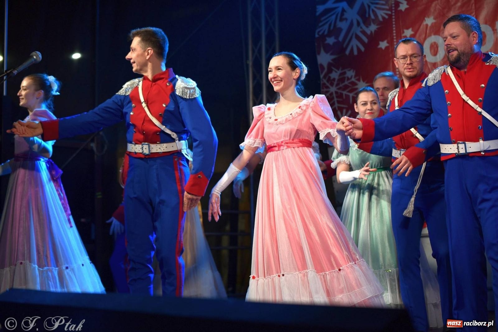 Zdjęcie w galerii na portalu naszraciborz.pl: Taneczny finał raciborskiego jarmarku wiadomości z regionu