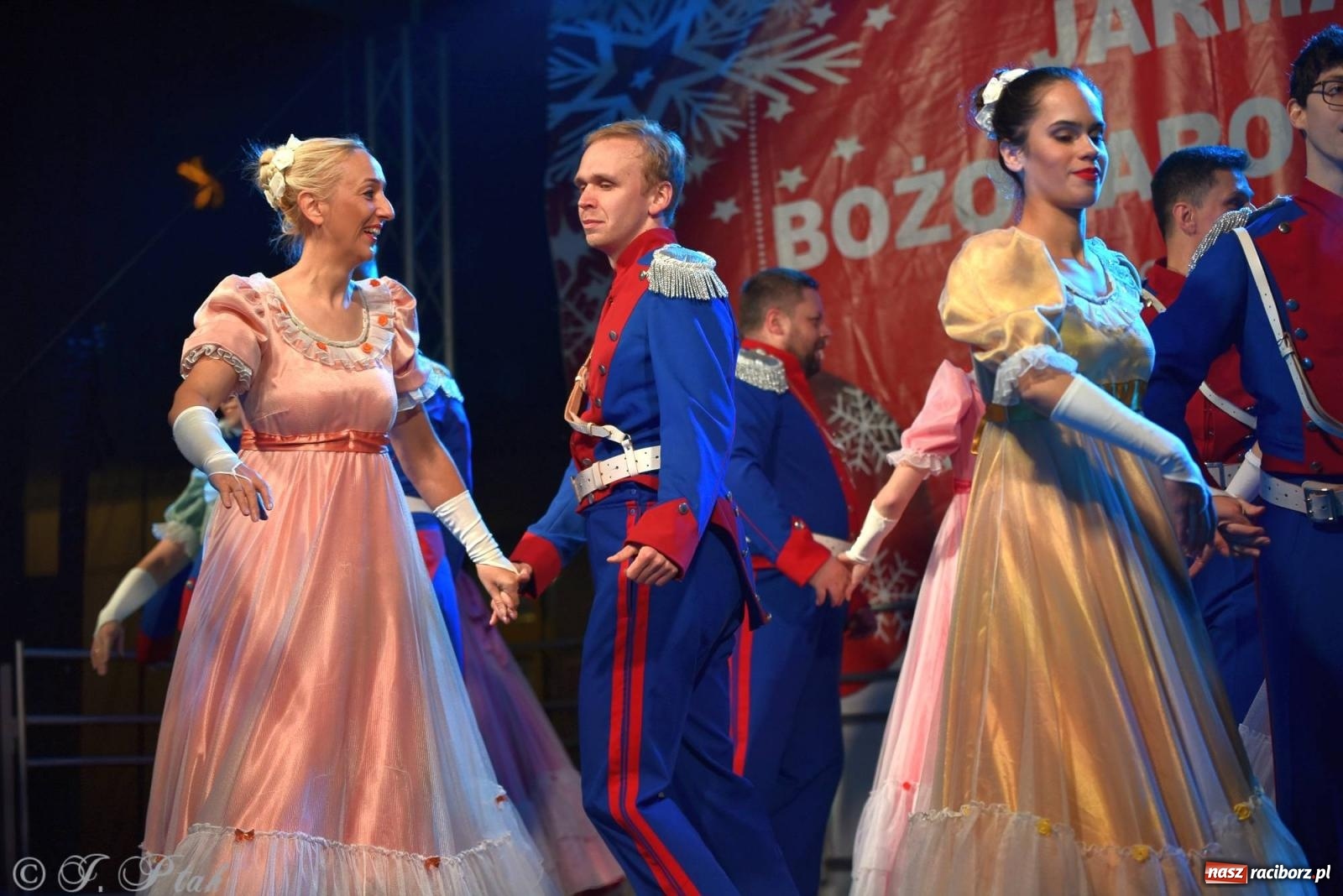 Zdjęcie w galerii na portalu naszraciborz.pl: Taneczny finał raciborskiego jarmarku wiadomości z regionu