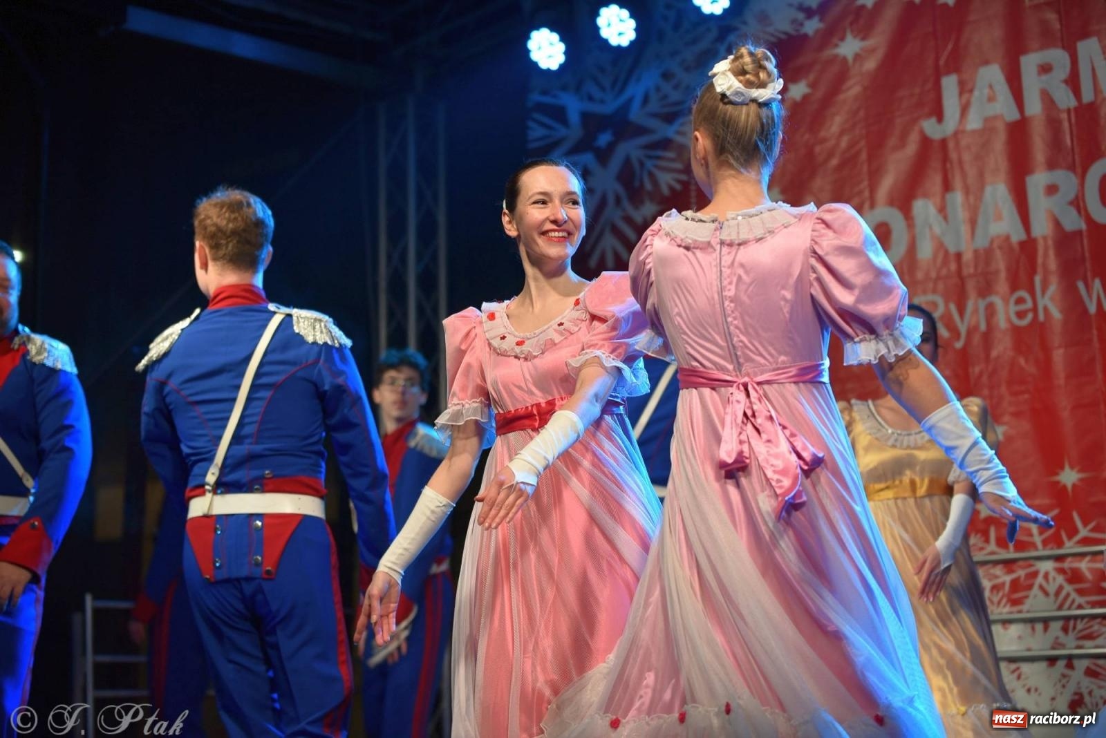 Zdjęcie w galerii na portalu naszraciborz.pl: Taneczny finał raciborskiego jarmarku wiadomości z regionu