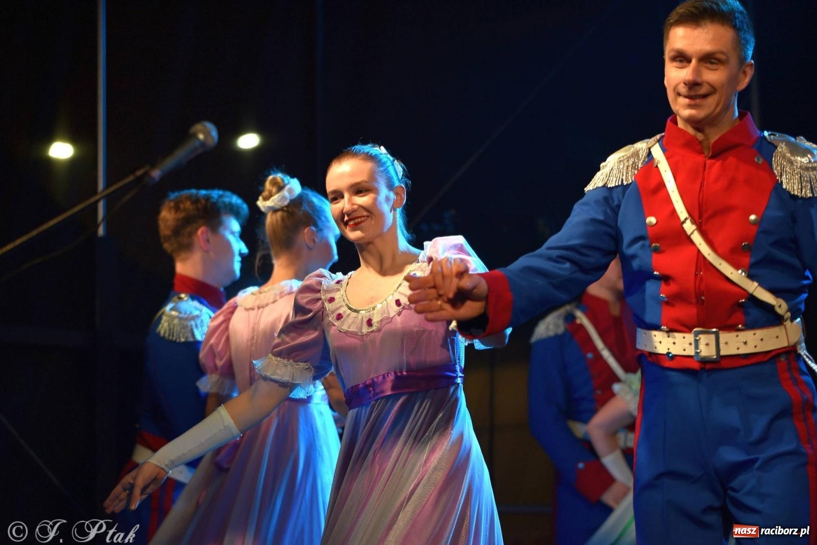 Zdjęcie w galerii na portalu naszraciborz.pl: Taneczny finał raciborskiego jarmarku wiadomości z regionu