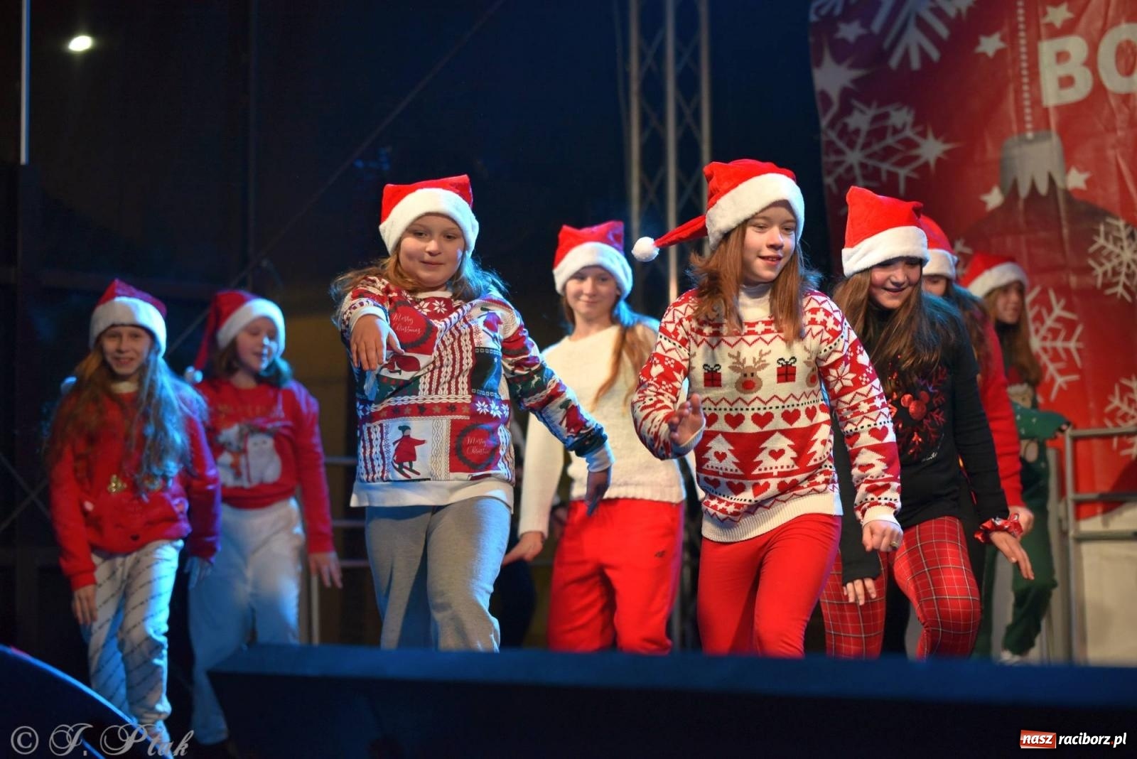 Zdjęcie w galerii na portalu naszraciborz.pl: Taneczny finał raciborskiego jarmarku wiadomości z regionu