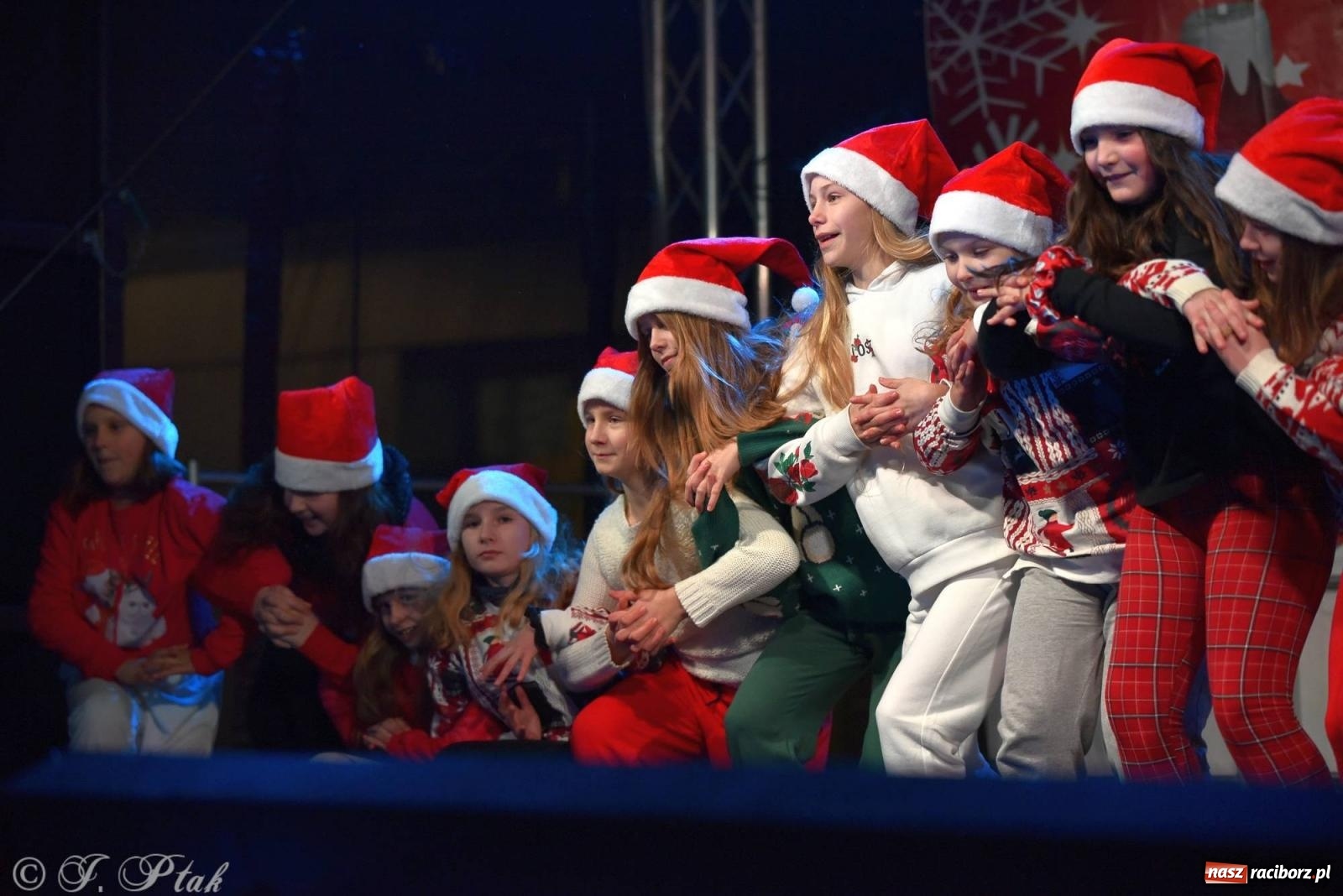 Zdjęcie w galerii na portalu naszraciborz.pl: Taneczny finał raciborskiego jarmarku wiadomości z regionu