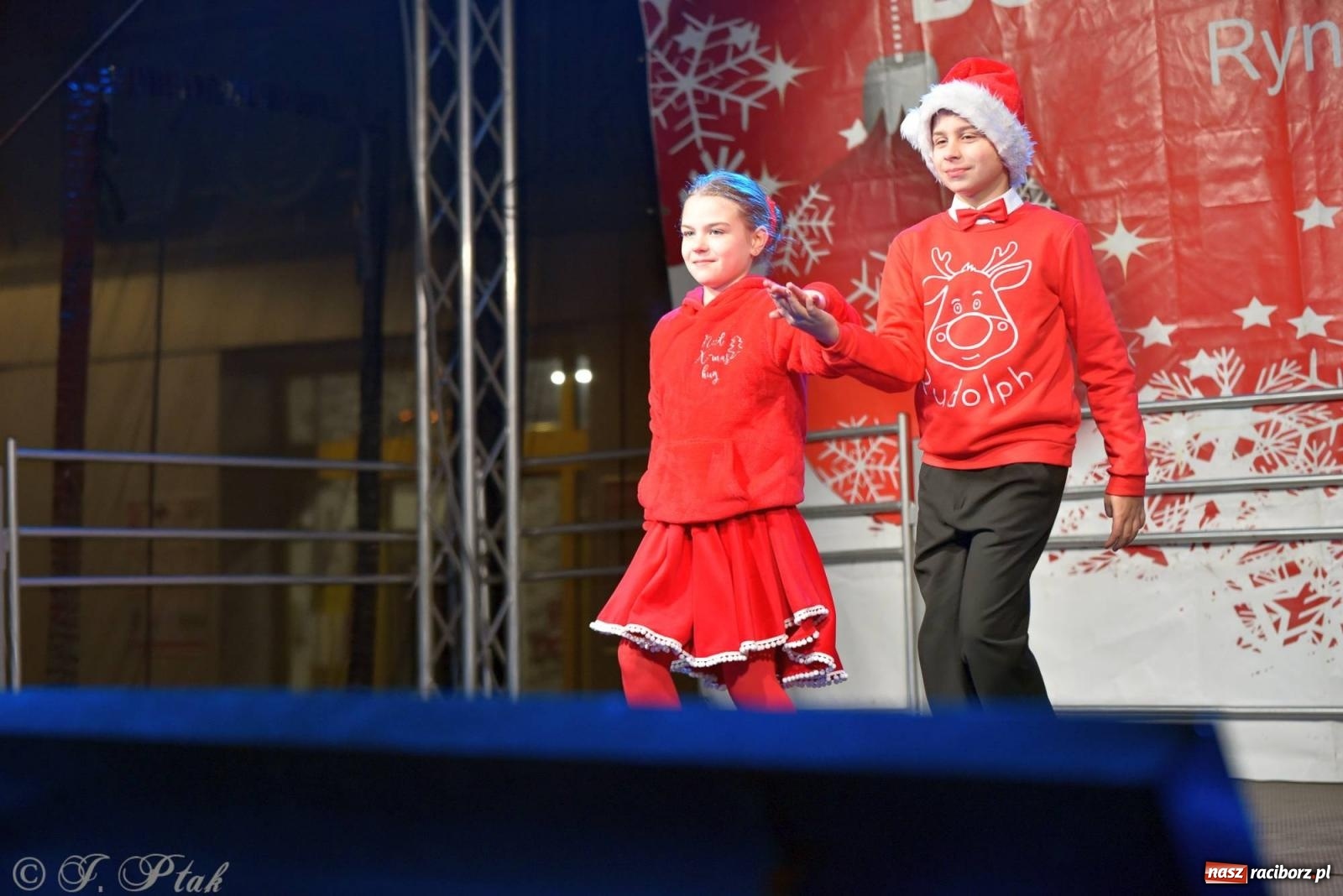 Zdjęcie w galerii na portalu naszraciborz.pl: Taneczny finał raciborskiego jarmarku wiadomości z regionu