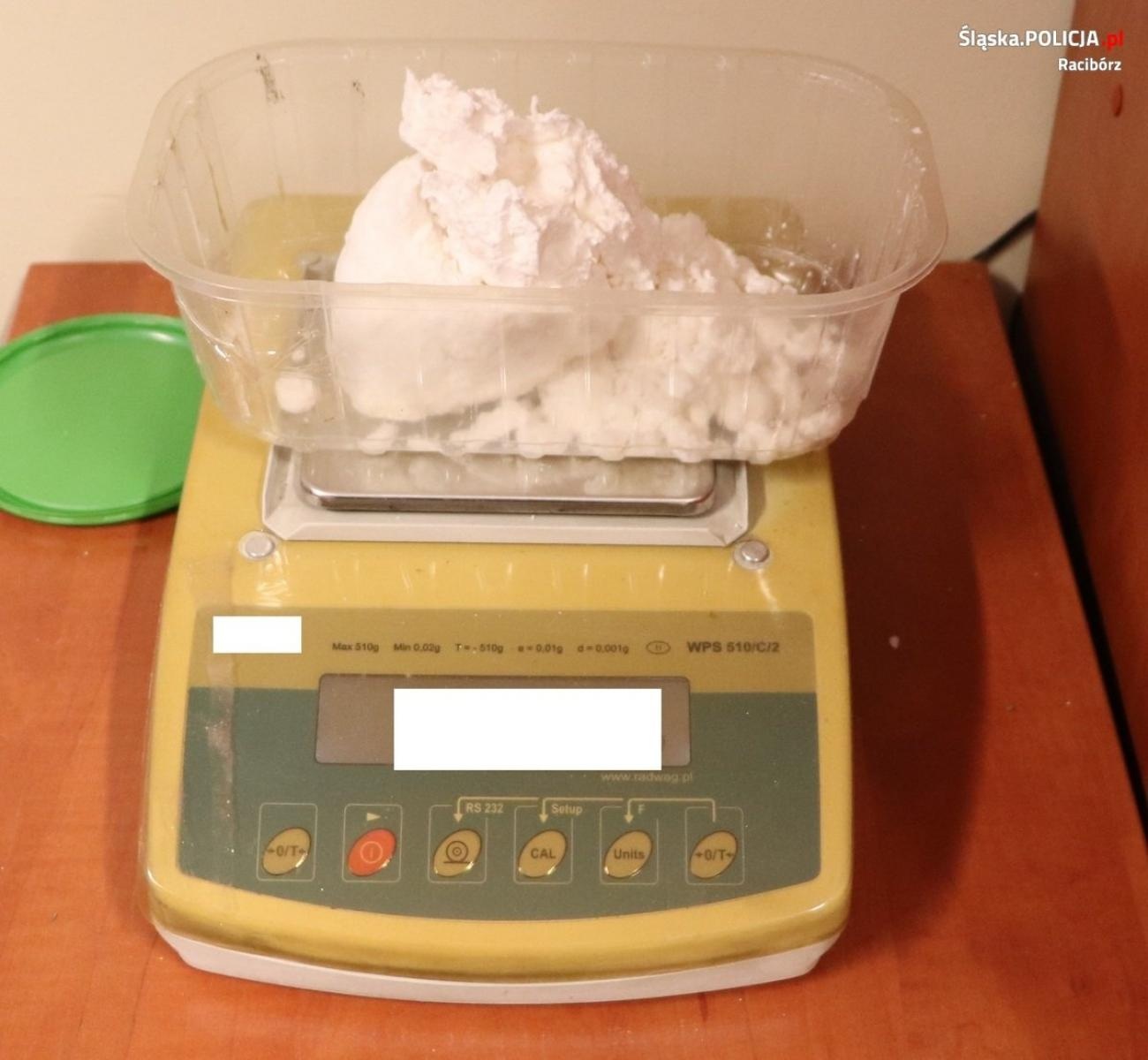 Zdjęcie w galerii na portalu naszraciborz.pl: Pobicie w mieszkaniu przy Mikołaja. Sprawcy przyszli po pakunek z amfetaminą [FOTO] wiadomości z regionu