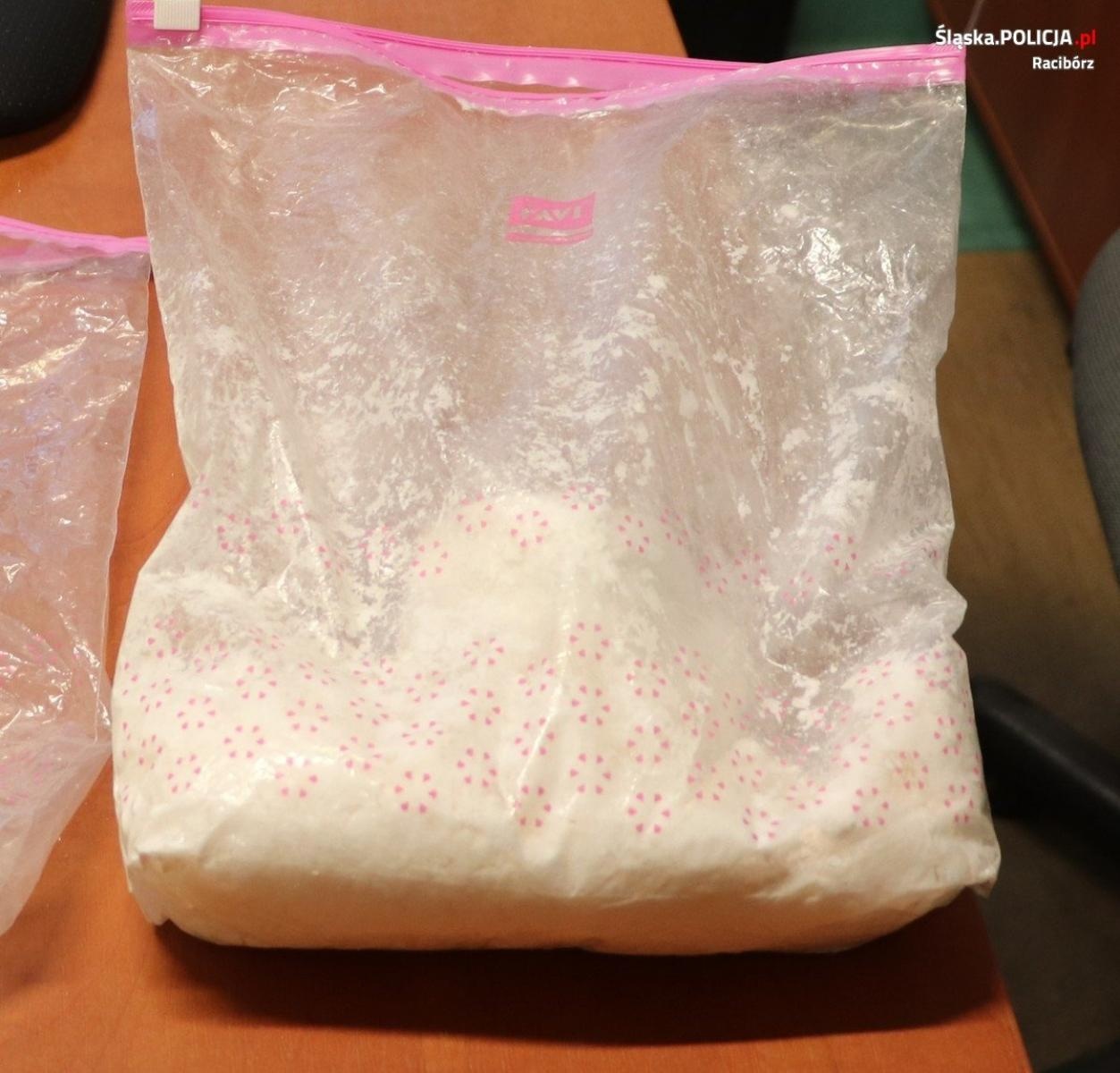 Zdjęcie w galerii na portalu naszraciborz.pl: Pobicie w mieszkaniu przy Mikołaja. Sprawcy przyszli po pakunek z amfetaminą [FOTO] wiadomości z regionu
