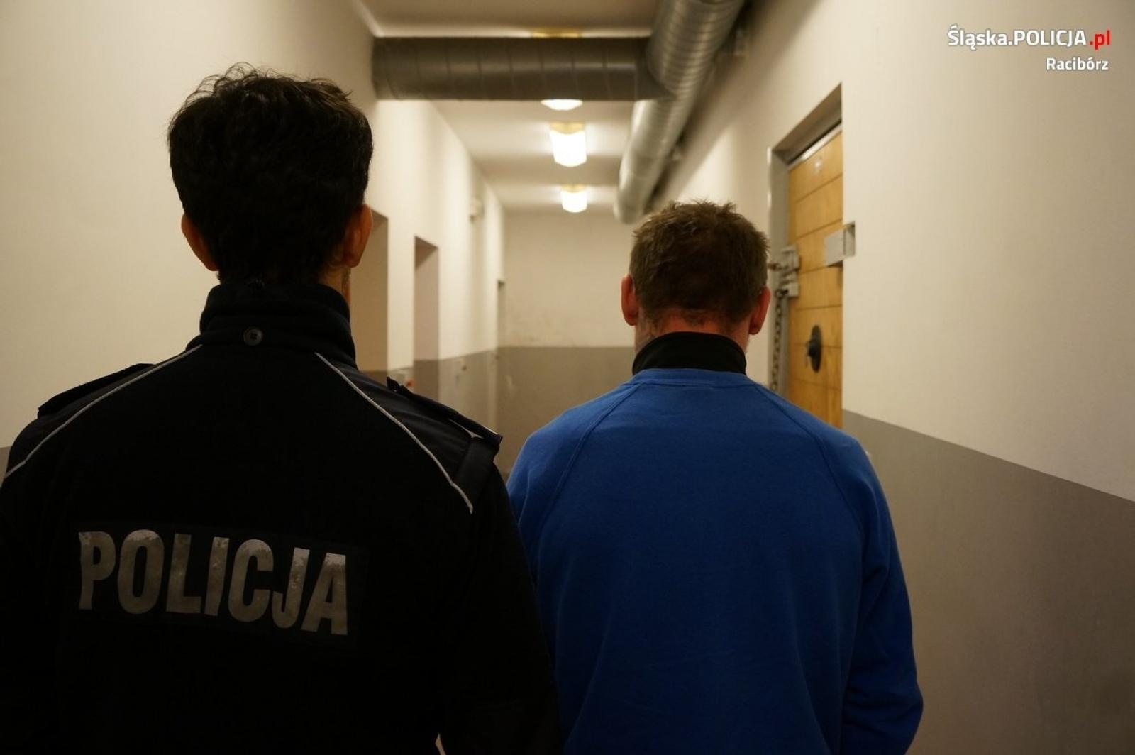 Zdjęcie w galerii na portalu naszraciborz.pl: Pobicie w mieszkaniu przy Mikołaja. Sprawcy przyszli po pakunek z amfetaminą [FOTO] wiadomości z regionu