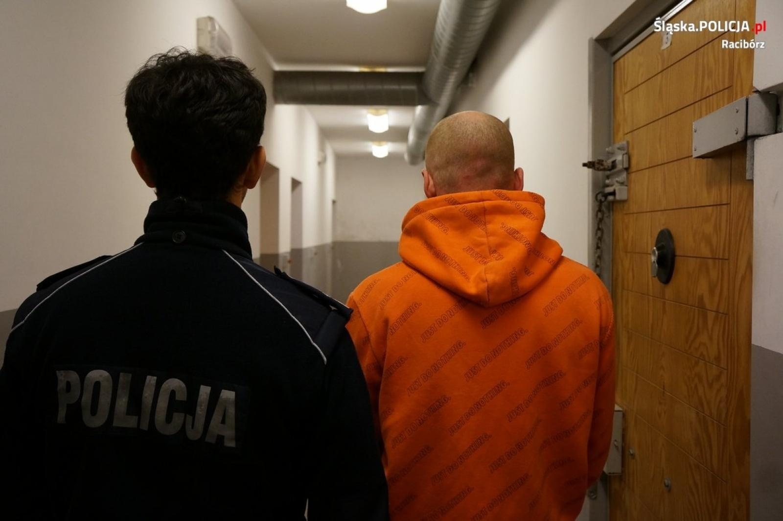 Zdjęcie w galerii na portalu naszraciborz.pl: Pobicie w mieszkaniu przy Mikołaja. Sprawcy przyszli po pakunek z amfetaminą [FOTO] wiadomości z regionu