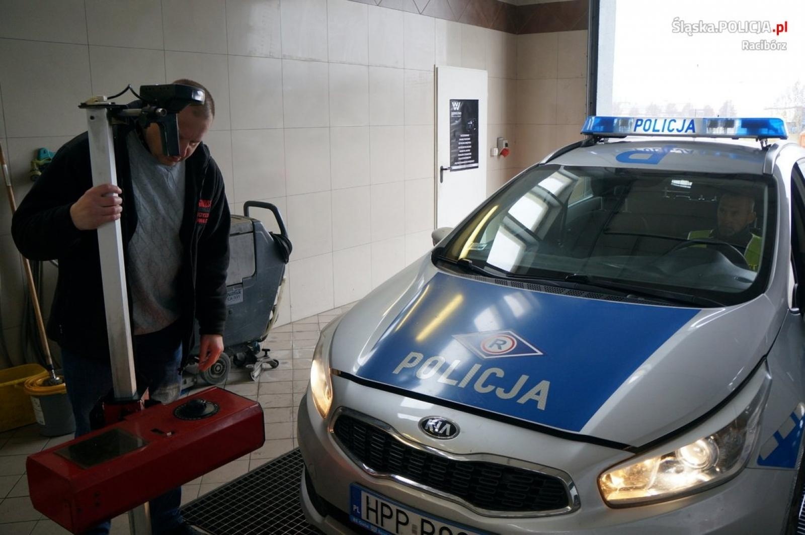 Zdjęcie w galerii na portalu naszraciborz.pl: Twoje światła - Nasze bezpieczeństwo. Raport z akcji w Raciborzu wiadomości z regionu