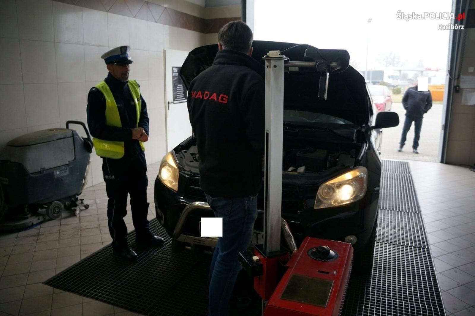 Zdjęcie w galerii na portalu naszraciborz.pl: Twoje światła - Nasze bezpieczeństwo. Raport z akcji w Raciborzu wiadomości z regionu