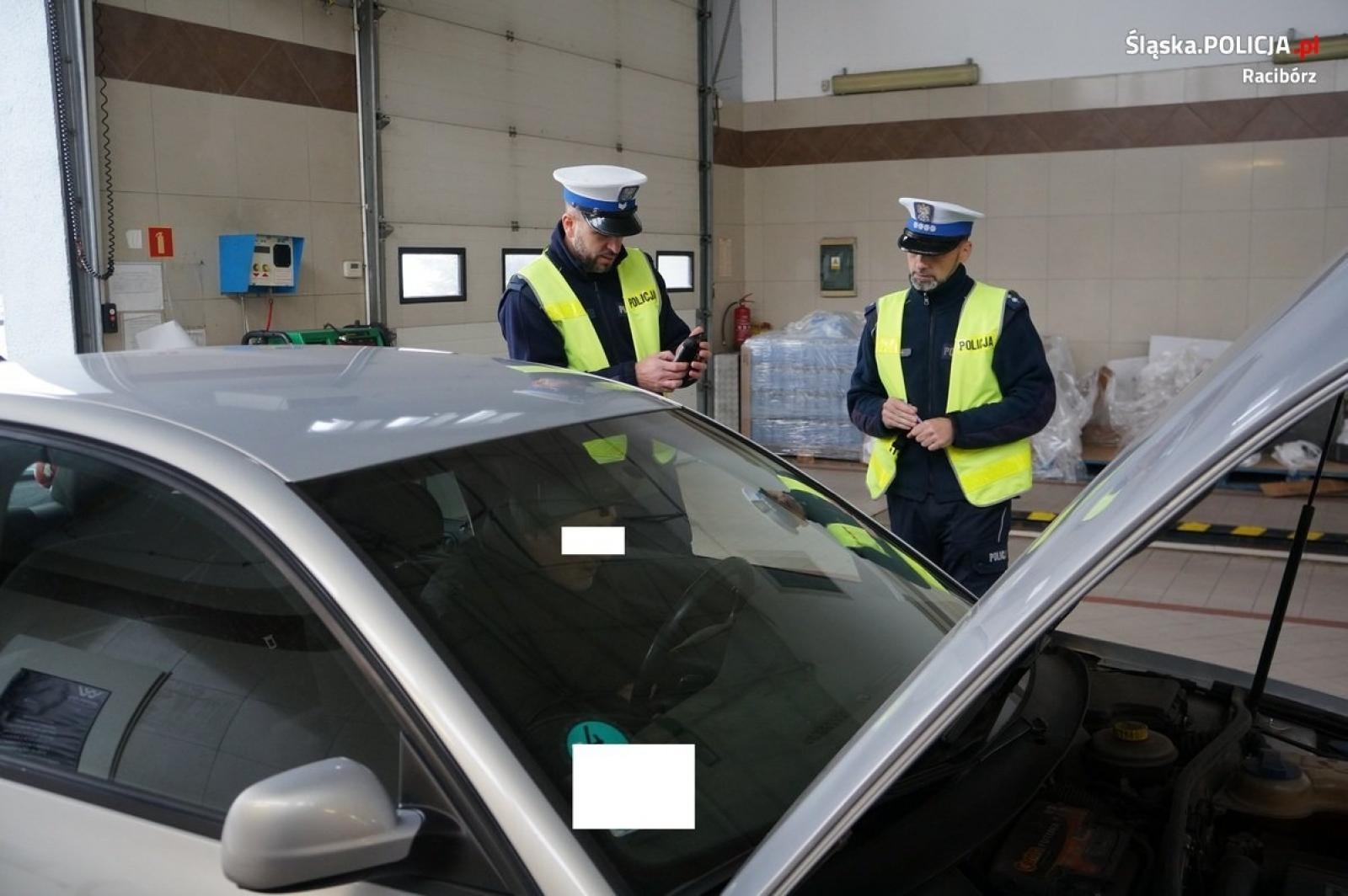 Zdjęcie w galerii na portalu naszraciborz.pl: Twoje światła - Nasze bezpieczeństwo. Raport z akcji w Raciborzu wiadomości z regionu