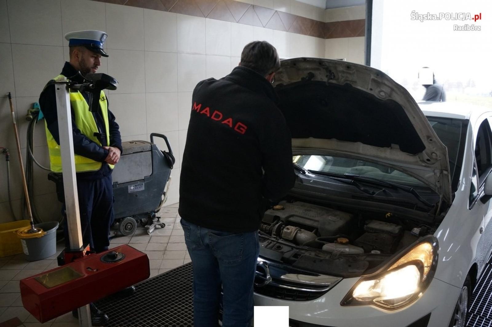 Zdjęcie w galerii na portalu naszraciborz.pl: Twoje światła - Nasze bezpieczeństwo. Raport z akcji w Raciborzu wiadomości z regionu