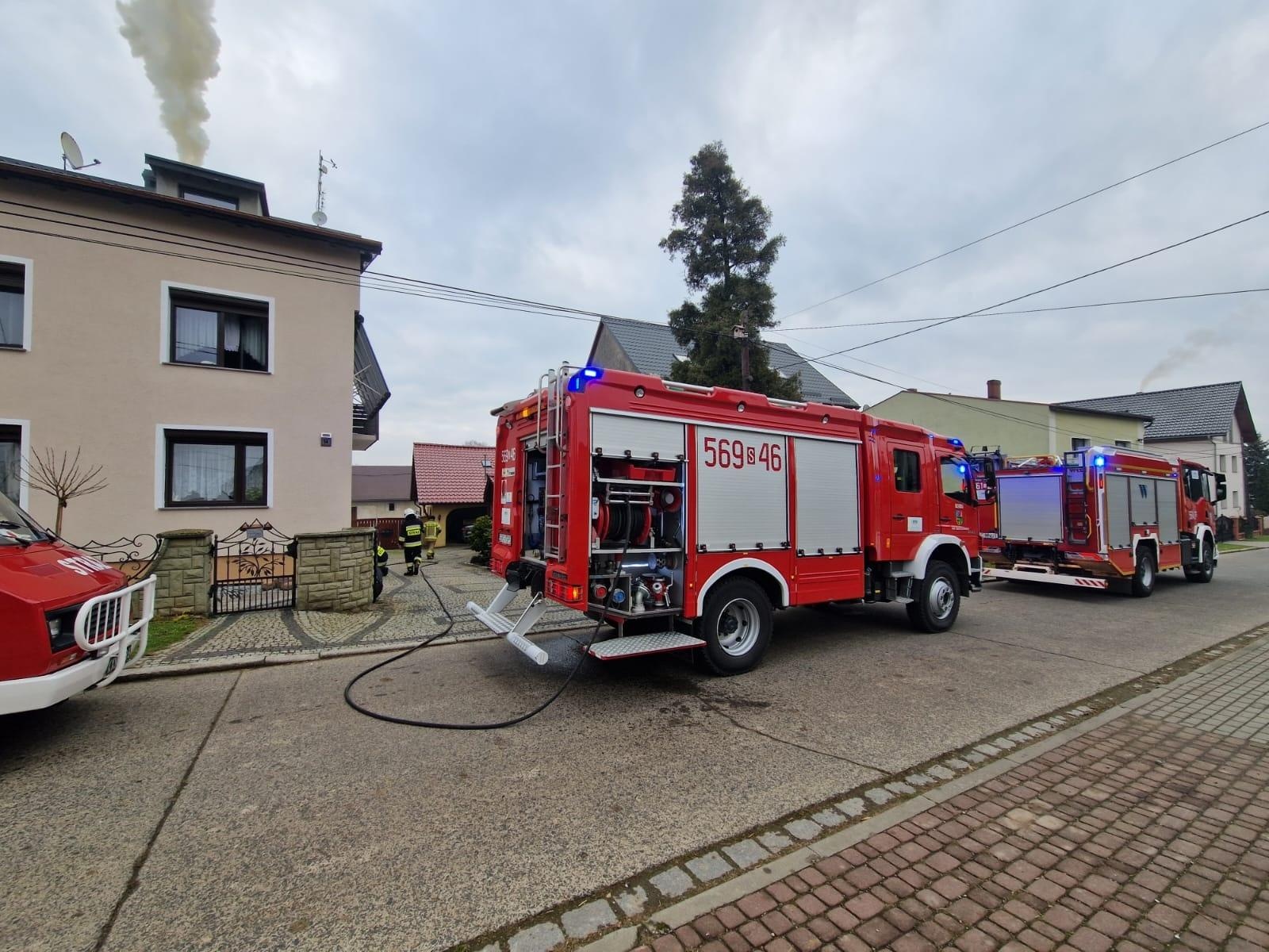 Zdjęcie w galerii na portalu naszraciborz.pl: Raport 998. Pożar sadzy w kominie w Nowej Wiosce [FOTO] wiadomości z regionu