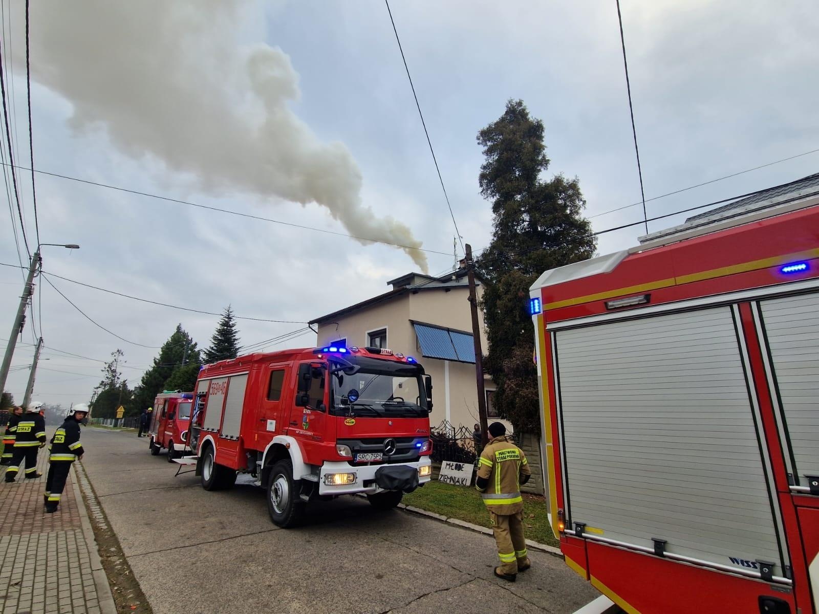 Zdjęcie w galerii na portalu naszraciborz.pl: Raport 998. Pożar sadzy w kominie w Nowej Wiosce [FOTO] wiadomości z regionu