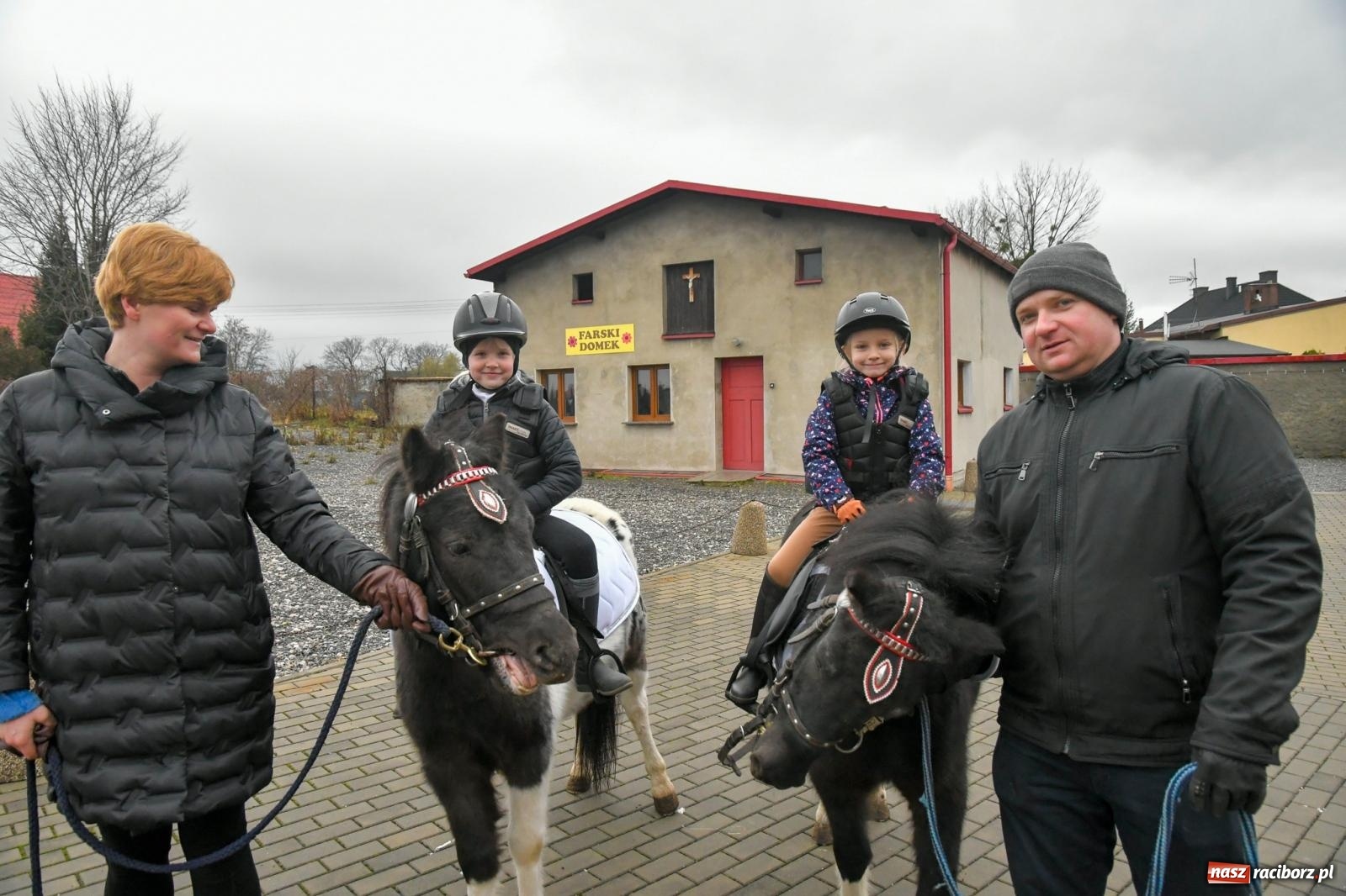 Zdjęcie w galerii na portalu naszraciborz.pl: Dwa św. Mikołaje i diabeł z Sudoła – doroczna procesja w Krzanowicach [FOTO i WIDEO] wiadomości z regionu