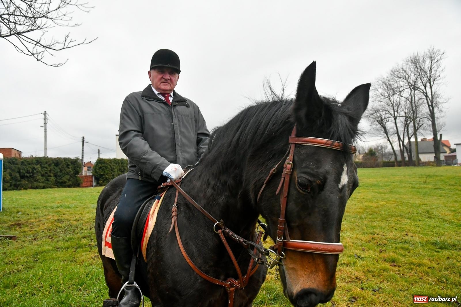 Zdjęcie w galerii na portalu naszraciborz.pl: Dwa św. Mikołaje i diabeł z Sudoła – doroczna procesja w Krzanowicach [FOTO i WIDEO] wiadomości z regionu