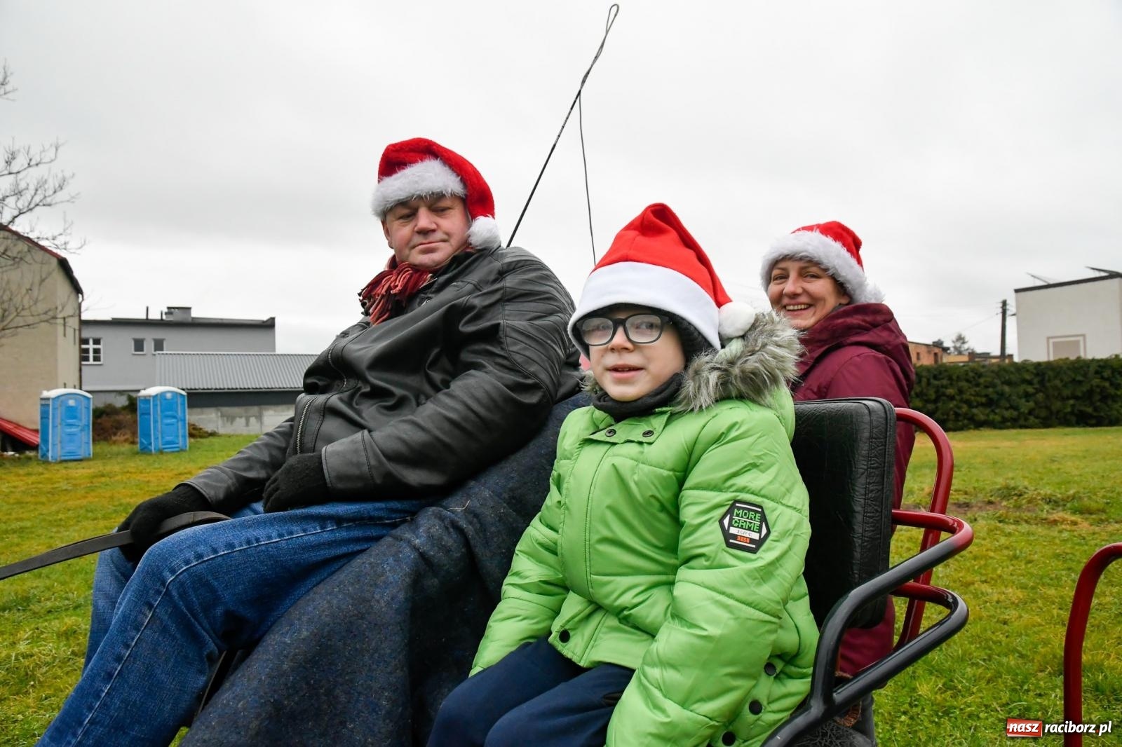 Zdjęcie w galerii na portalu naszraciborz.pl: Dwa św. Mikołaje i diabeł z Sudoła – doroczna procesja w Krzanowicach [FOTO i WIDEO] wiadomości z regionu