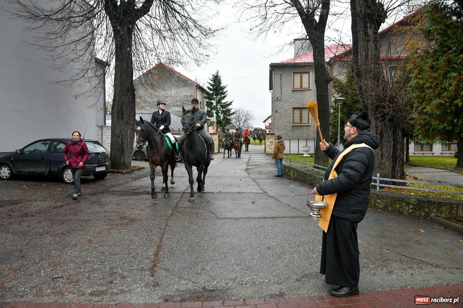 Zdjęcie w galerii na portalu naszraciborz.pl: Dwa św. Mikołaje i diabeł z Sudoła – doroczna procesja w Krzanowicach [FOTO i WIDEO] wiadomości z regionu