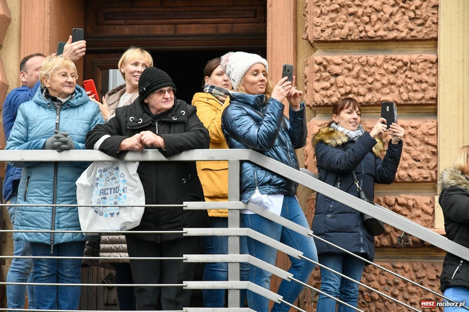 Zdjęcie w galerii na portalu naszraciborz.pl: Dwa św. Mikołaje i diabeł z Sudoła – doroczna procesja w Krzanowicach [FOTO i WIDEO] wiadomości z regionu