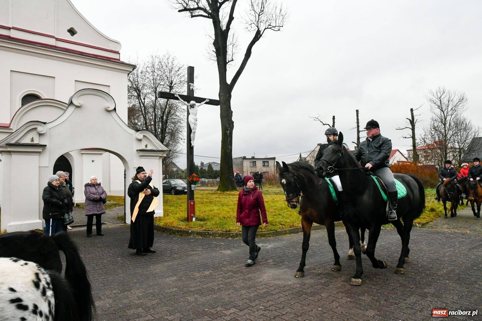 Zdjęcie w galerii na portalu naszraciborz.pl: Dwa św. Mikołaje i diabeł z Sudoła – doroczna procesja w Krzanowicach [FOTO i WIDEO] wiadomości z regionu