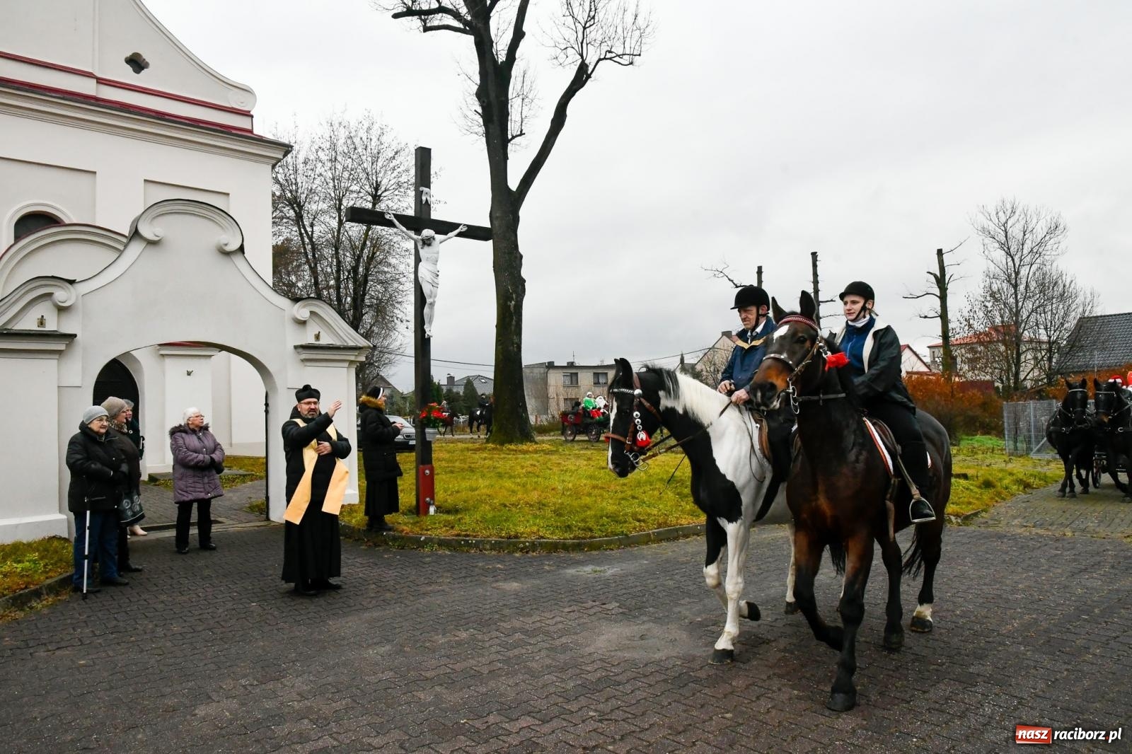 Zdjęcie w galerii na portalu naszraciborz.pl: Dwa św. Mikołaje i diabeł z Sudoła – doroczna procesja w Krzanowicach [FOTO i WIDEO] wiadomości z regionu