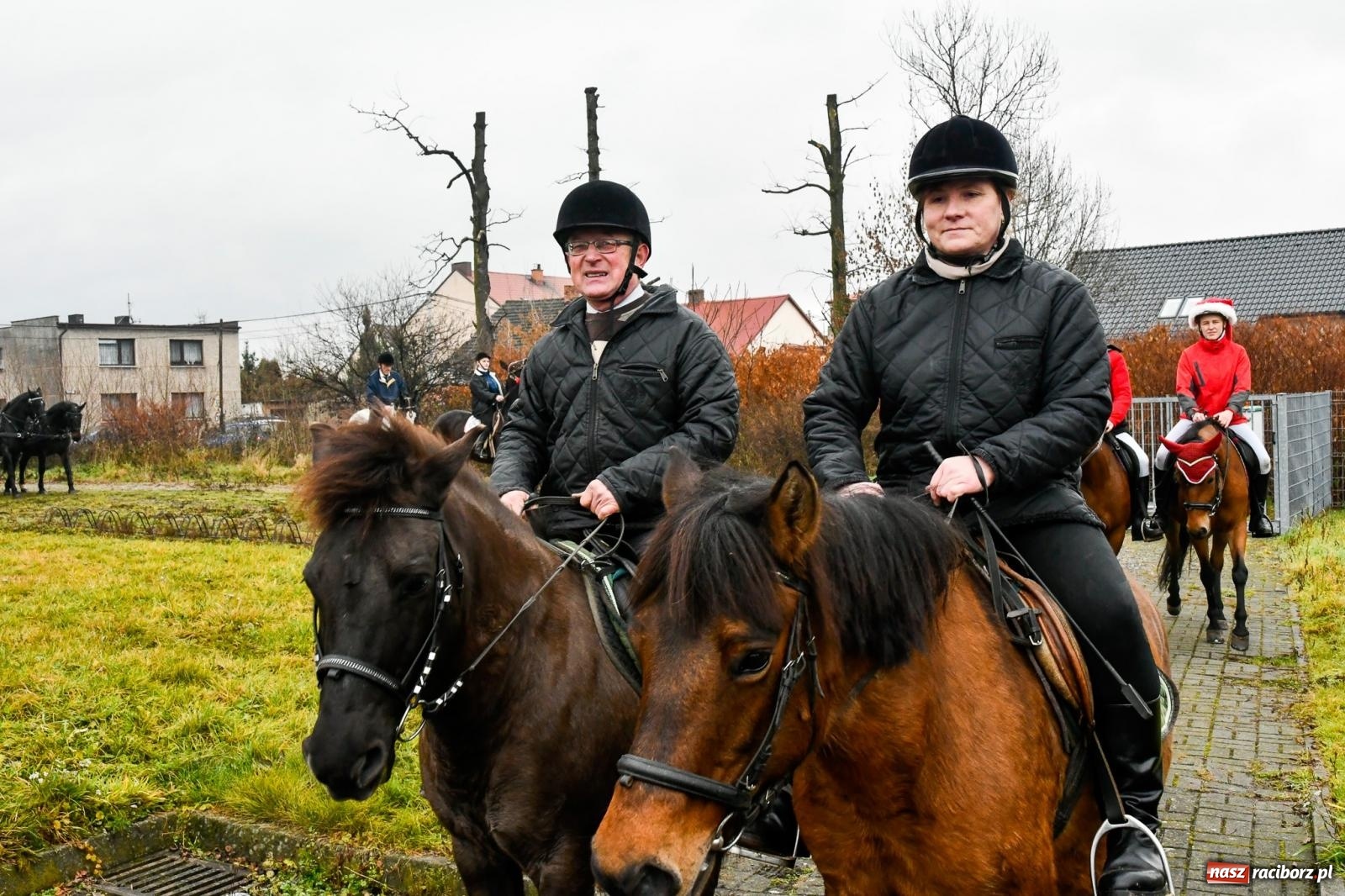 Zdjęcie w galerii na portalu naszraciborz.pl: Dwa św. Mikołaje i diabeł z Sudoła – doroczna procesja w Krzanowicach [FOTO i WIDEO] wiadomości z regionu