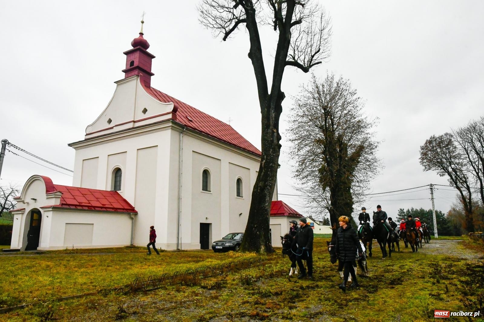 Zdjęcie w galerii na portalu naszraciborz.pl: Dwa św. Mikołaje i diabeł z Sudoła – doroczna procesja w Krzanowicach [FOTO i WIDEO] wiadomości z regionu
