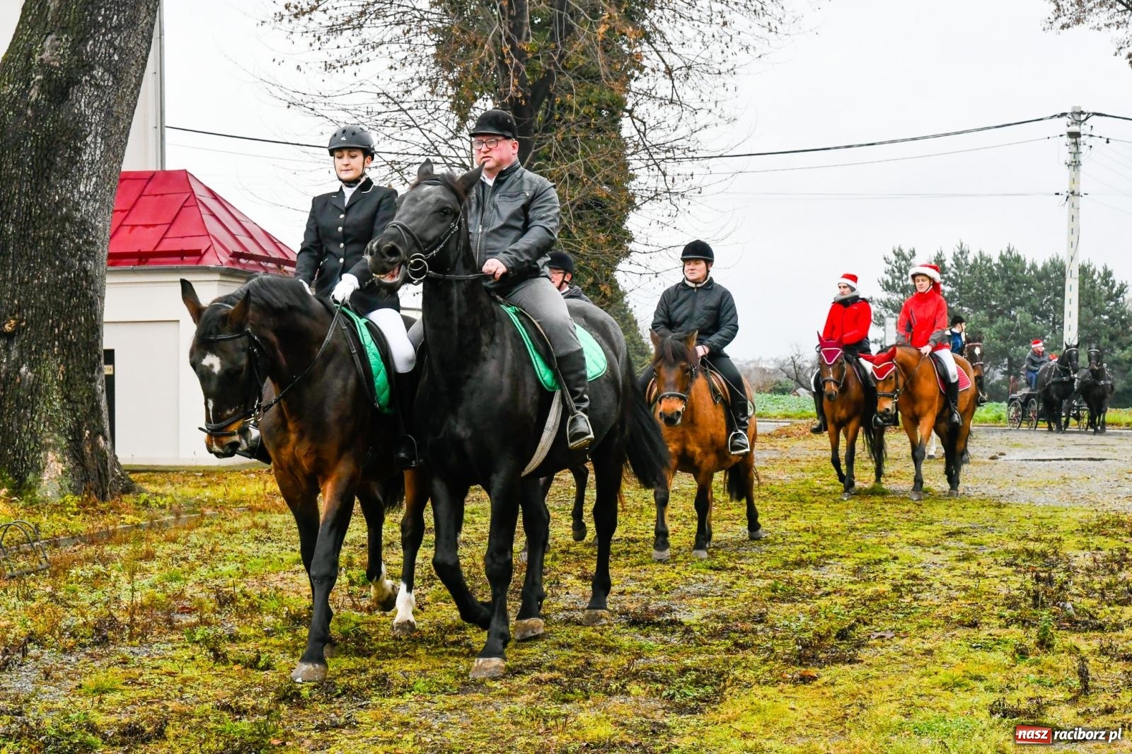 Zdjęcie w galerii na portalu naszraciborz.pl: Dwa św. Mikołaje i diabeł z Sudoła – doroczna procesja w Krzanowicach [FOTO i WIDEO] wiadomości z regionu
