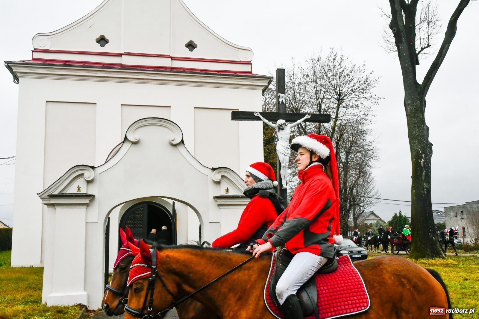 Zdjęcie w galerii na portalu naszraciborz.pl: Dwa św. Mikołaje i diabeł z Sudoła – doroczna procesja w Krzanowicach [FOTO i WIDEO] wiadomości z regionu