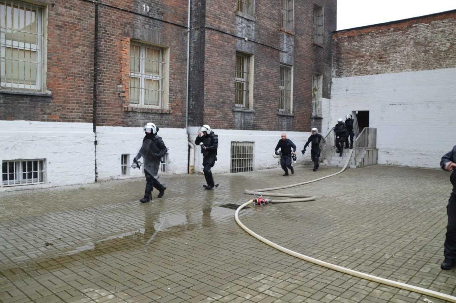 Zdjęcie w galerii na portalu naszraciborz.pl: Pożar auta w raciborskim Zakładzie Karnym! wiadomości z regionu