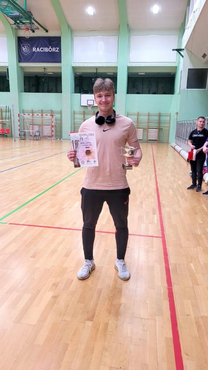 Zdjęcie w galerii na portalu naszraciborz.pl: Siatkarskie mikołajkowe zmagania raciborskich szkół wiadomości z regionu