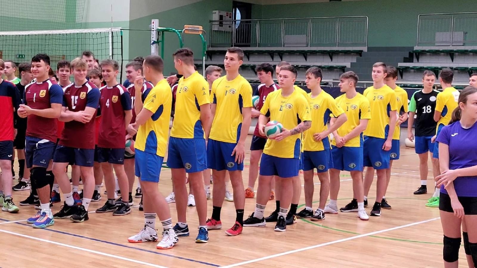 Zdjęcie w galerii na portalu naszraciborz.pl: Siatkarskie mikołajkowe zmagania raciborskich szkół wiadomości z regionu