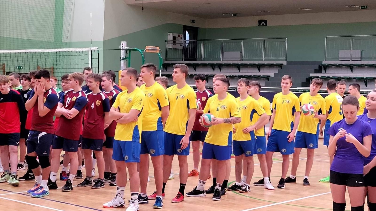 Zdjęcie w galerii na portalu naszraciborz.pl: Siatkarskie mikołajkowe zmagania raciborskich szkół wiadomości z regionu