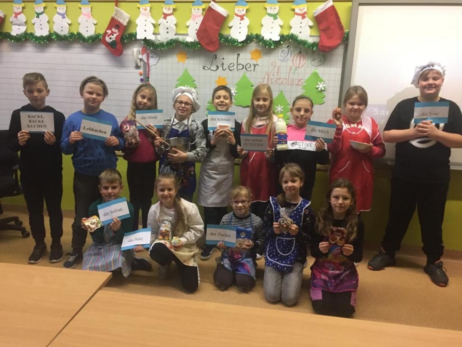 Zdjęcie w galerii na portalu naszraciborz.pl: Lebkuchen backen und dekorieren. Pieczenie i dekorowanie świątecznych pierników wiadomości z regionu