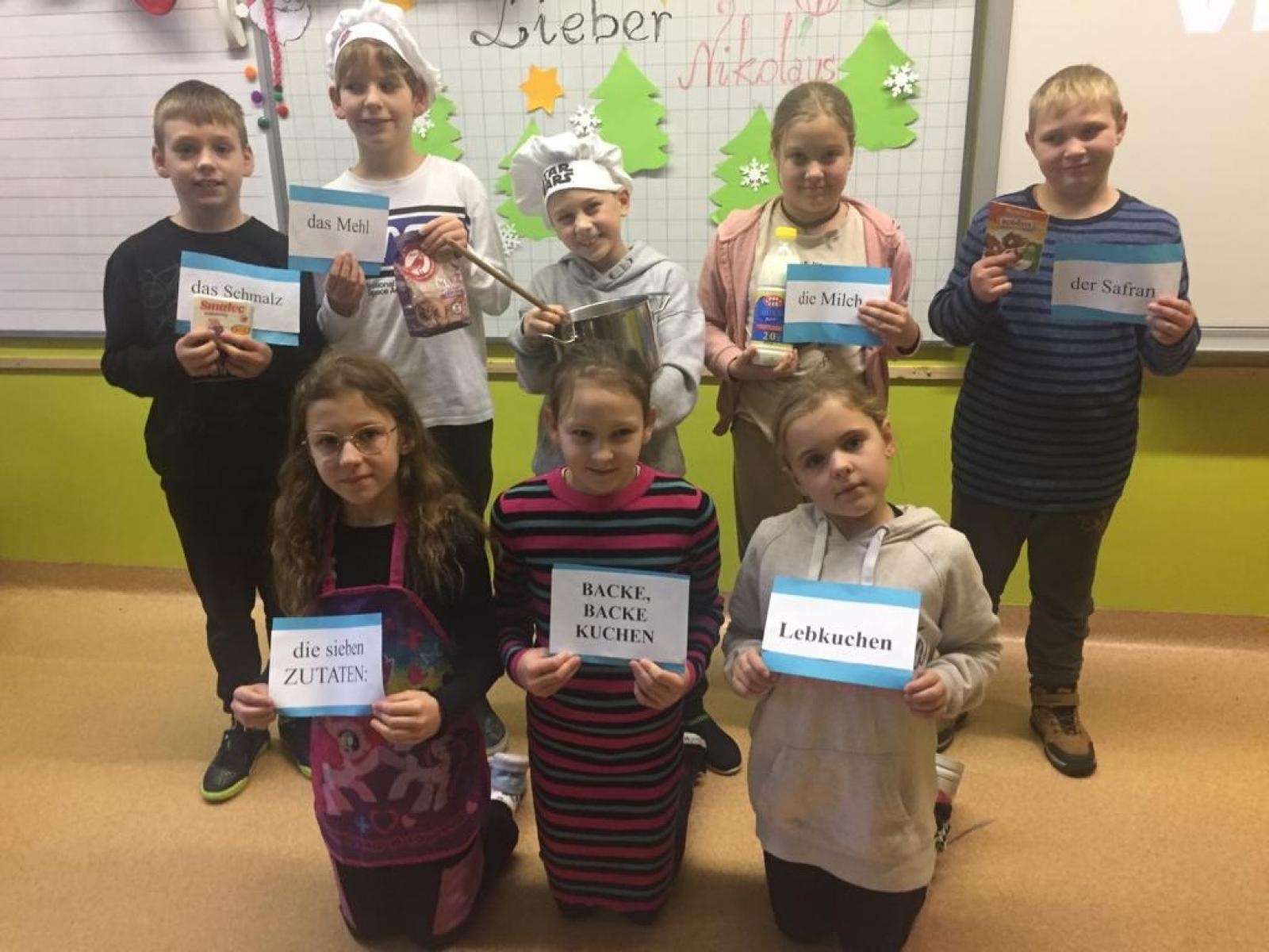 Zdjęcie w galerii na portalu naszraciborz.pl: Lebkuchen backen und dekorieren. Pieczenie i dekorowanie świątecznych pierników wiadomości z regionu