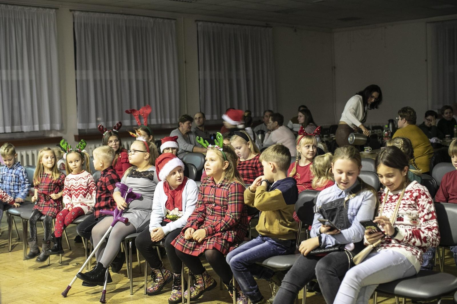 Zdjęcie w galerii na portalu naszraciborz.pl: Święty Mikołaj zawitał do Bojanowa, a dzieci pokazały jego nowe pojazdy wiadomości z regionu
