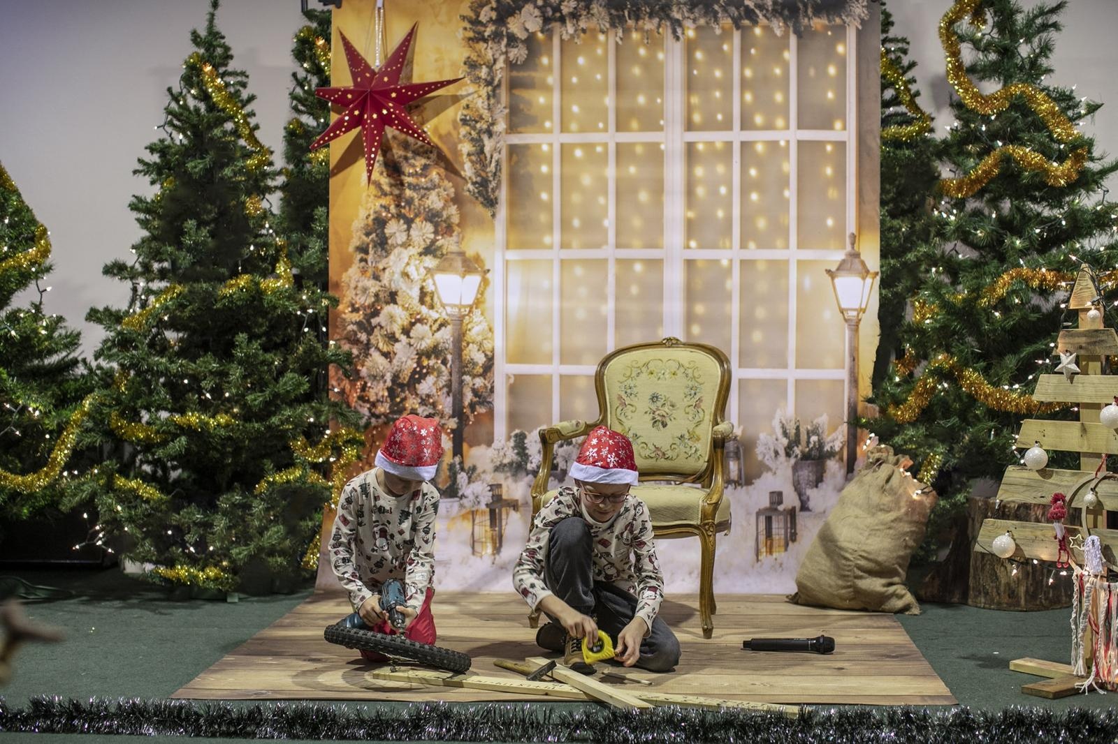 Zdjęcie w galerii na portalu naszraciborz.pl: Święty Mikołaj zawitał do Bojanowa, a dzieci pokazały jego nowe pojazdy wiadomości z regionu