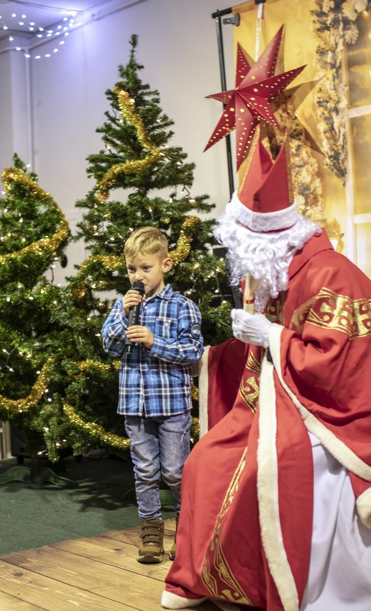 Zdjęcie w galerii na portalu naszraciborz.pl: Święty Mikołaj zawitał do Bojanowa, a dzieci pokazały jego nowe pojazdy wiadomości z regionu