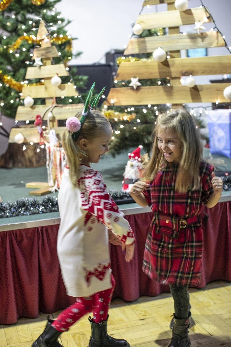 Zdjęcie w galerii na portalu naszraciborz.pl: Święty Mikołaj zawitał do Bojanowa, a dzieci pokazały jego nowe pojazdy wiadomości z regionu